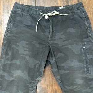 Vuori Ripstop Climber Pant. Black Camo. Men’s L. 33”-34”